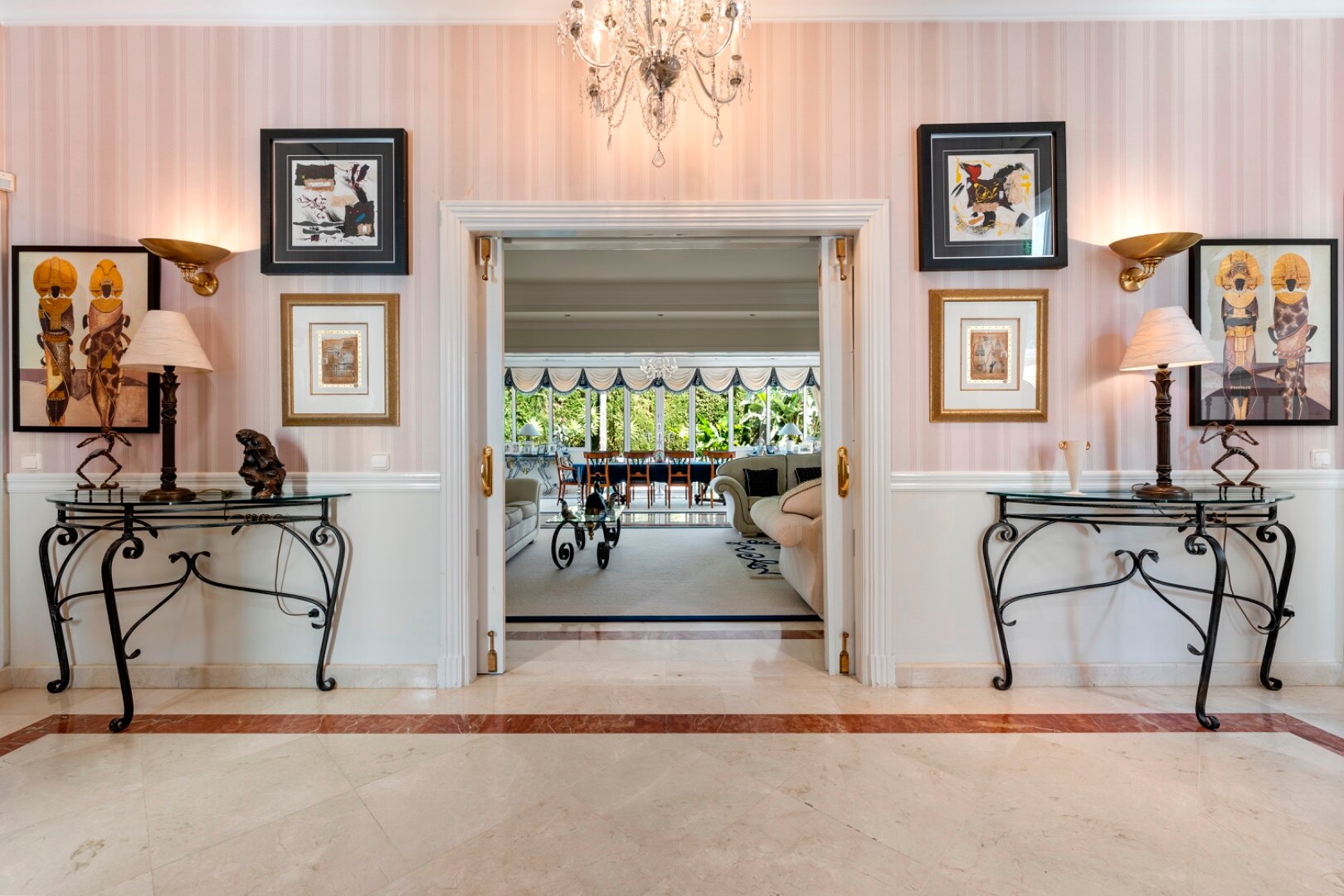 Aristocratic and elegant 5 bedroom residence in Benahavis sits luxuriously alongside golf course
