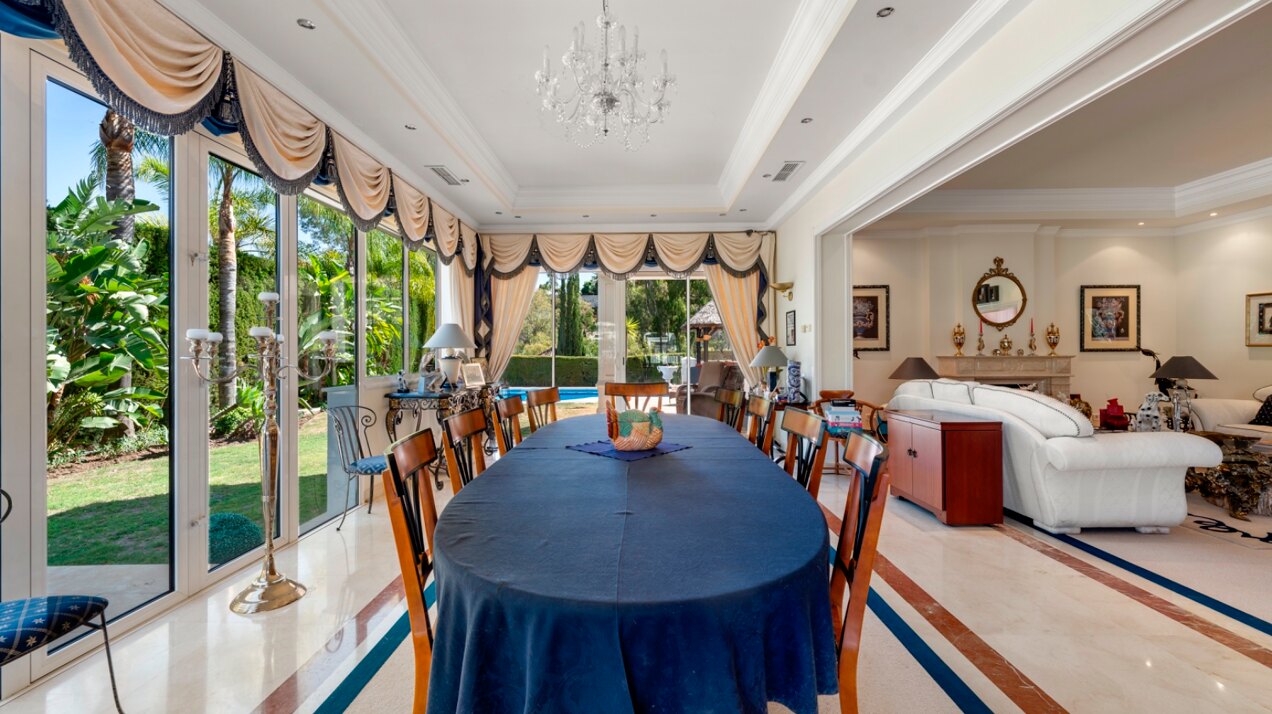 Aristocratic and elegant 5 bedroom residence in Benahavis sits luxuriously alongside golf course