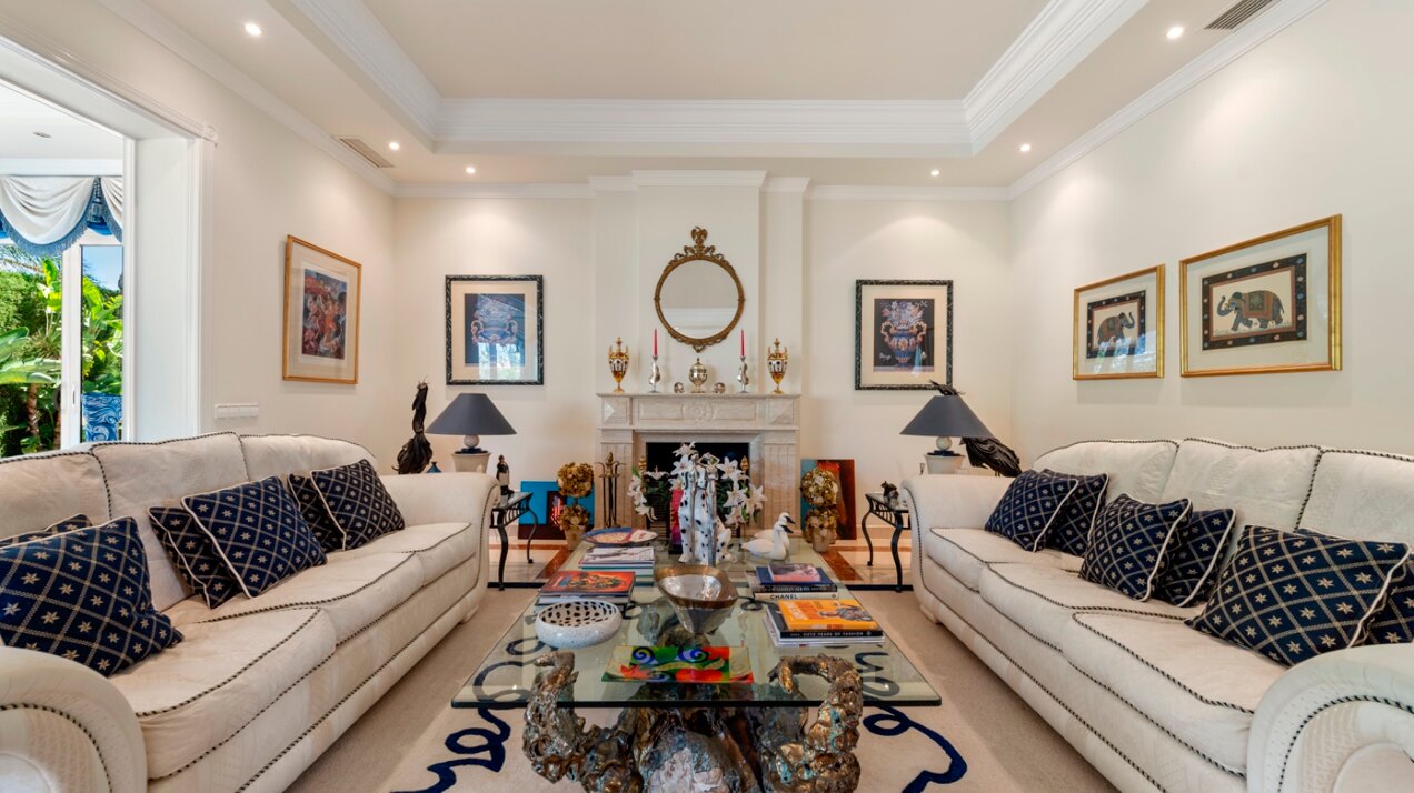 Aristocratic and elegant 5 bedroom residence in Benahavis sits luxuriously alongside golf course