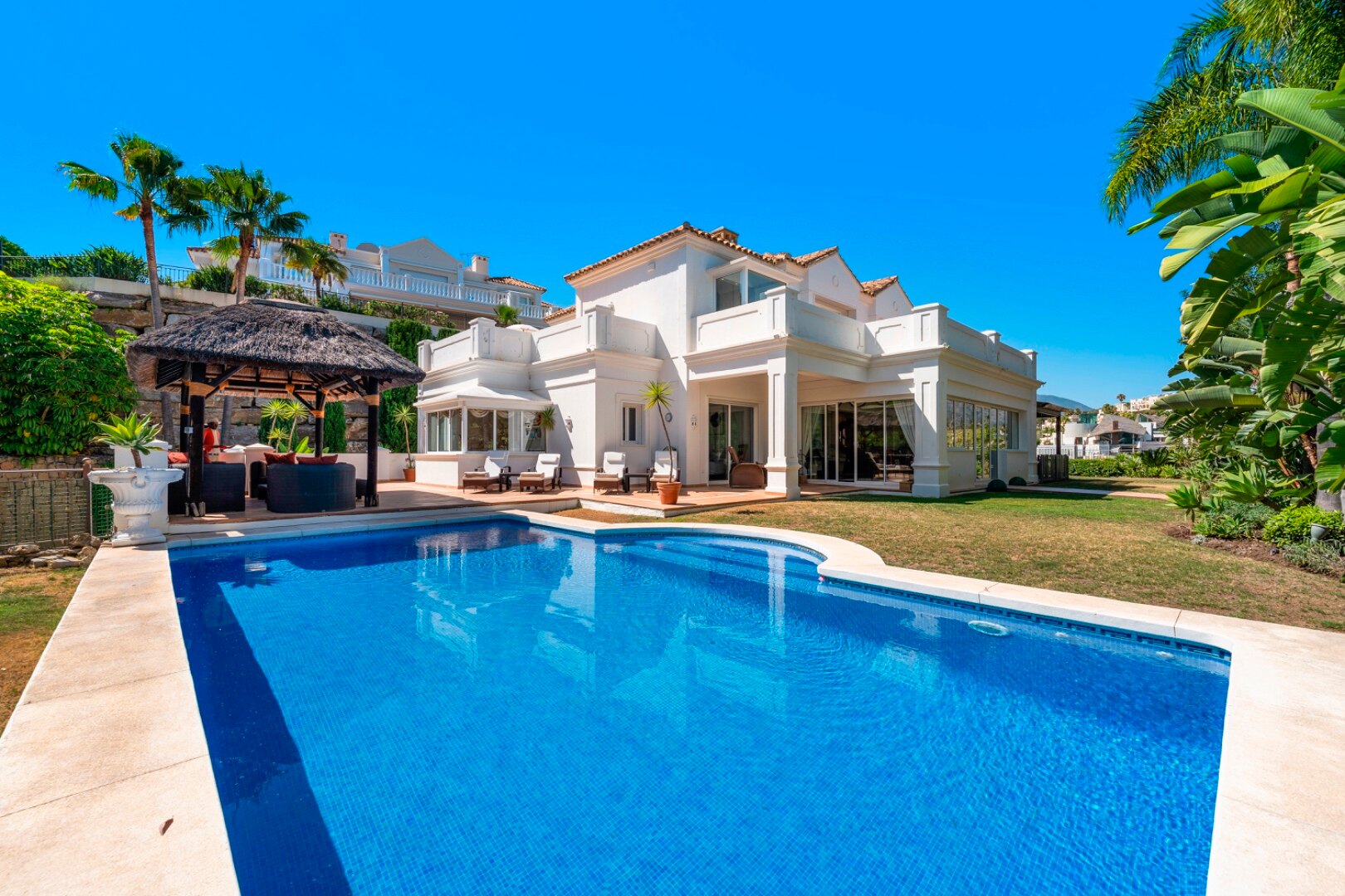 Aristocratic and elegant 5 bedroom residence in Benahavis sits luxuriously alongside golf course