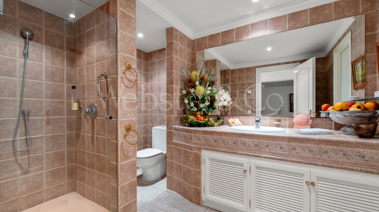 Villa Alto - Prestigious Home in El Herrojo