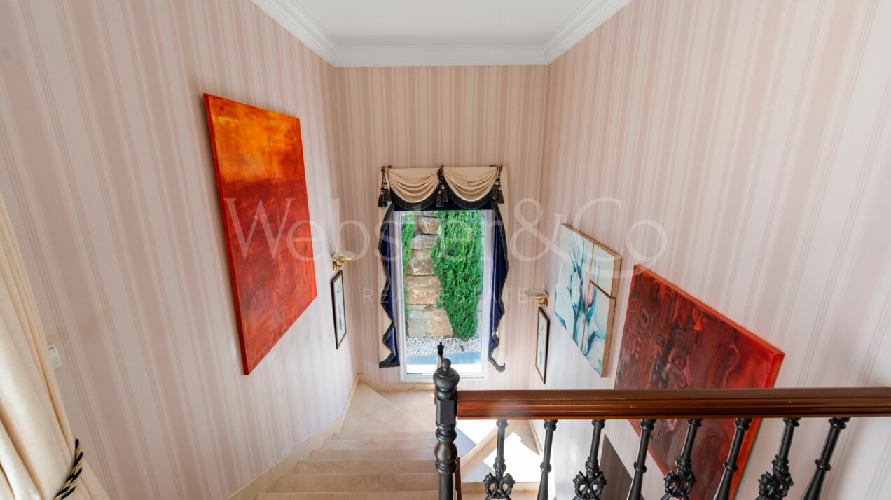 Villa Alto - Prestigious Home in El Herrojo