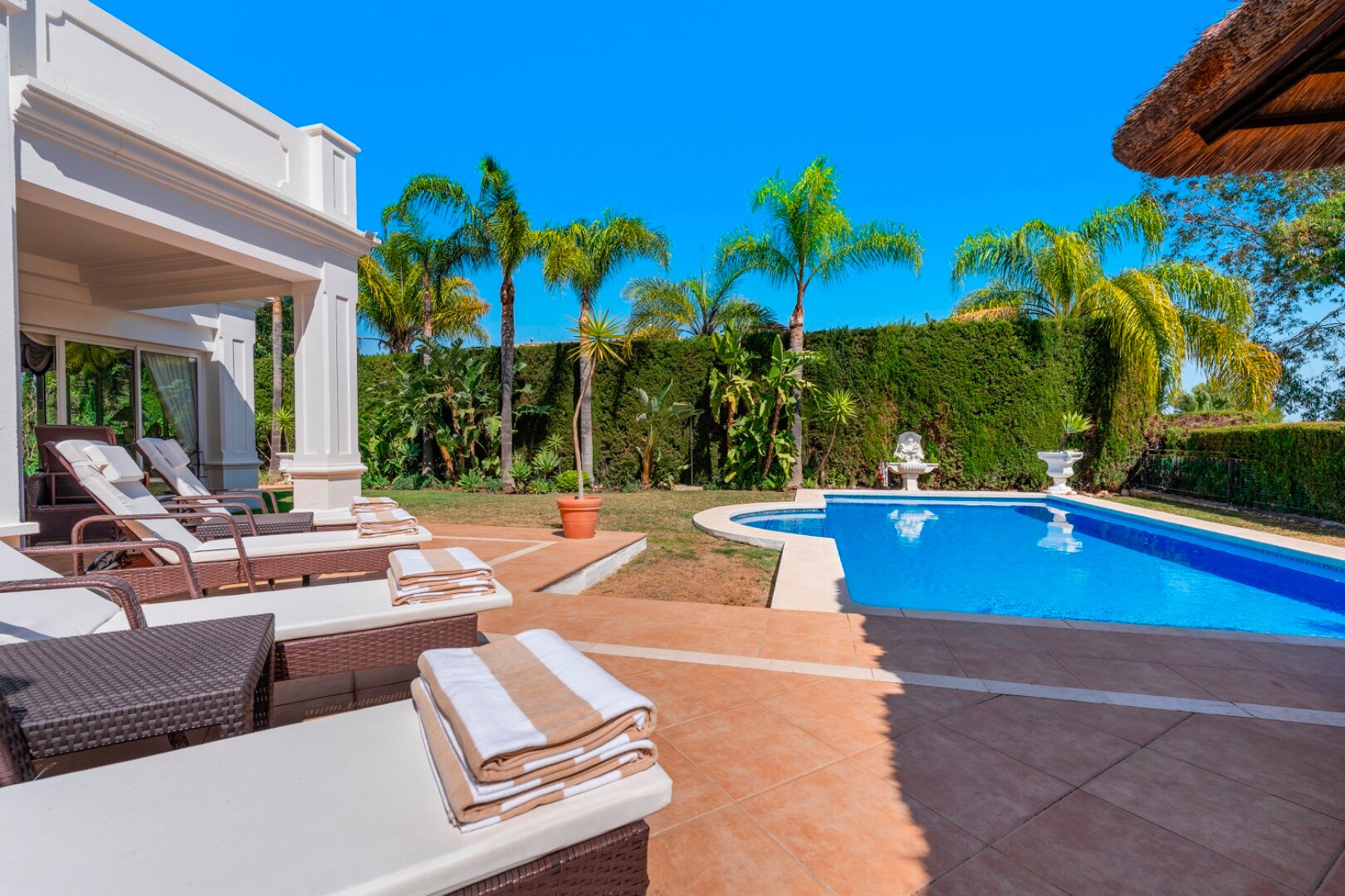 Aristocratic and elegant 5 bedroom residence in Benahavis sits luxuriously alongside golf course