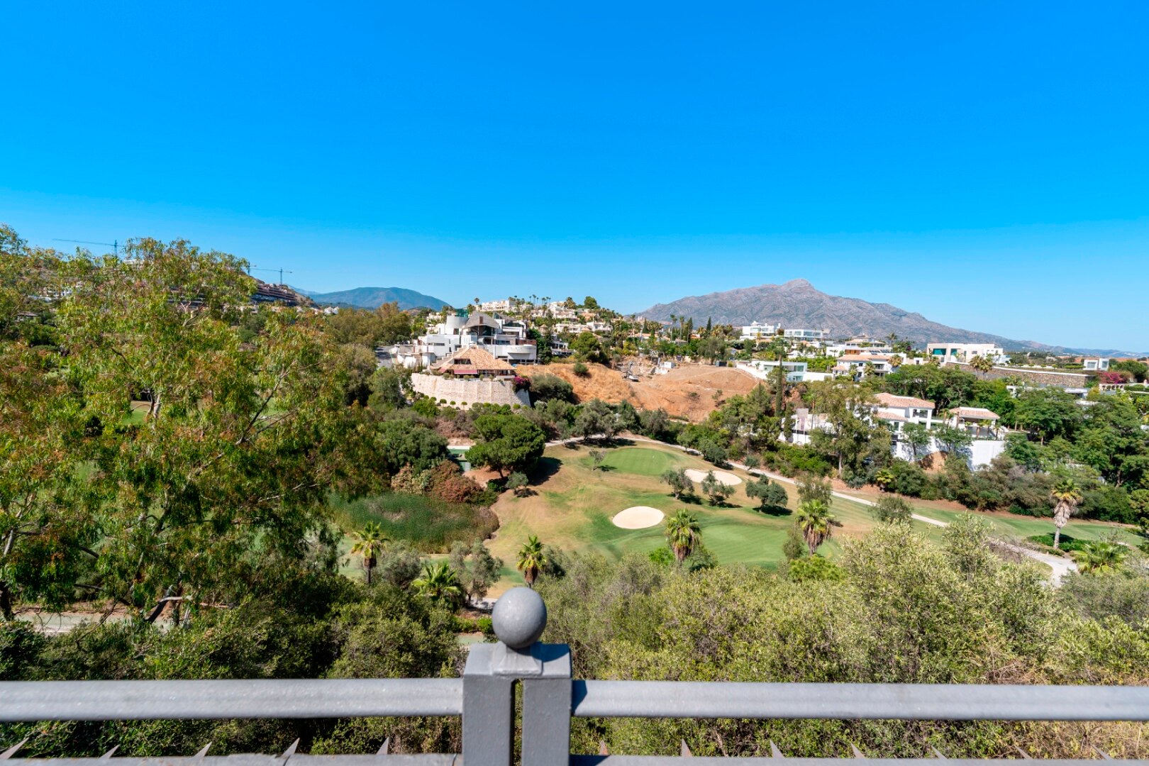Aristocratic and elegant 5 bedroom residence in Benahavis sits luxuriously alongside golf course
