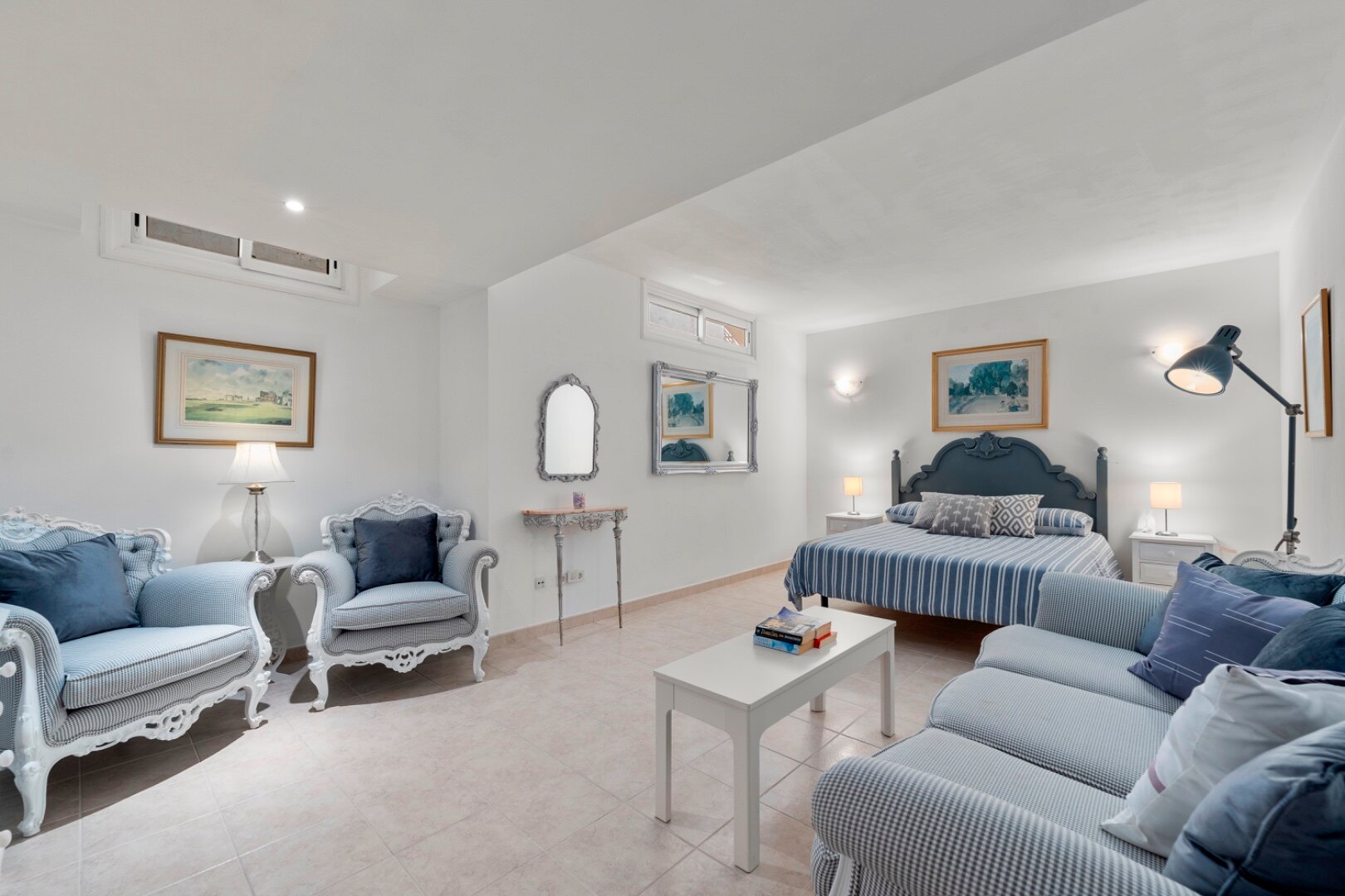 Aristocratic and elegant 5 bedroom residence in Benahavis sits luxuriously alongside golf course
