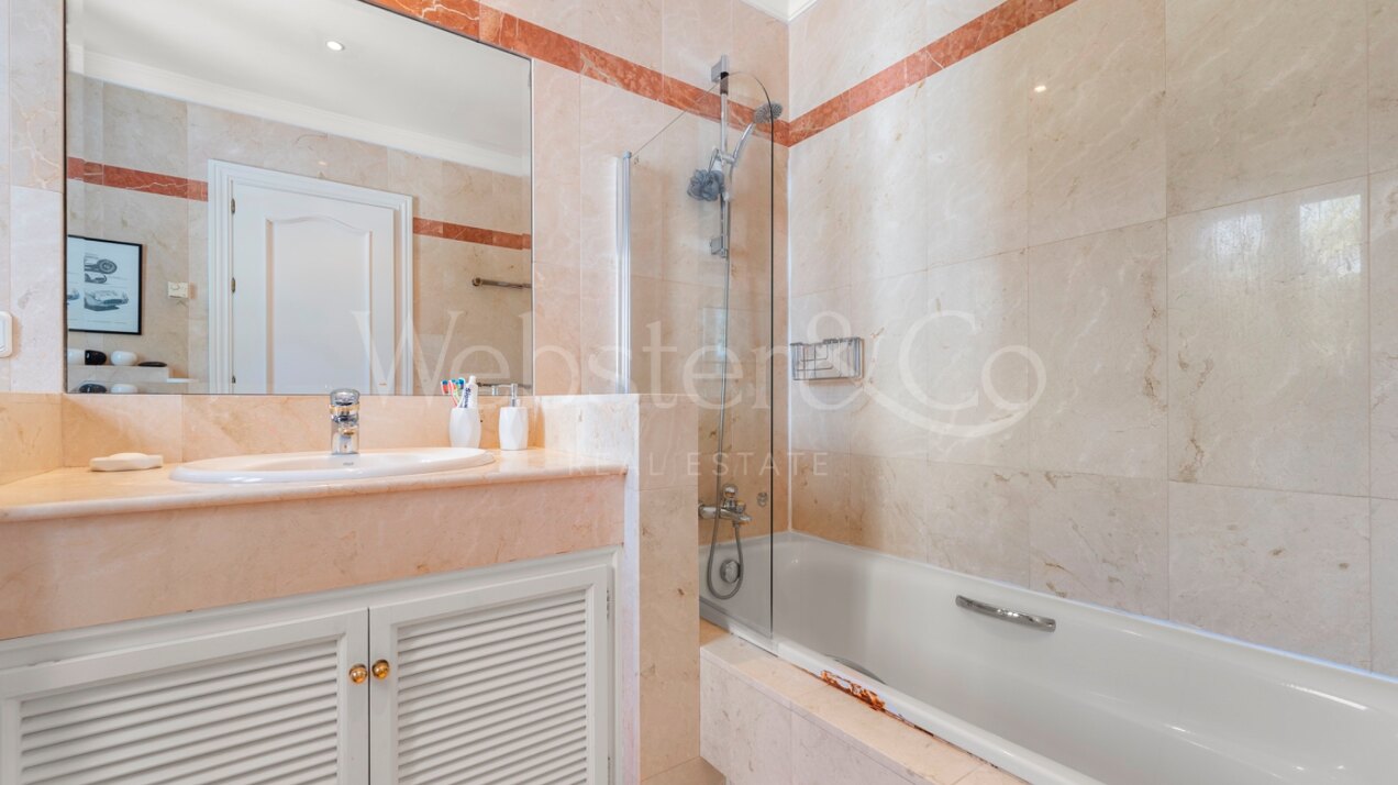 Villa Alto - Prestigious Home in El Herrojo