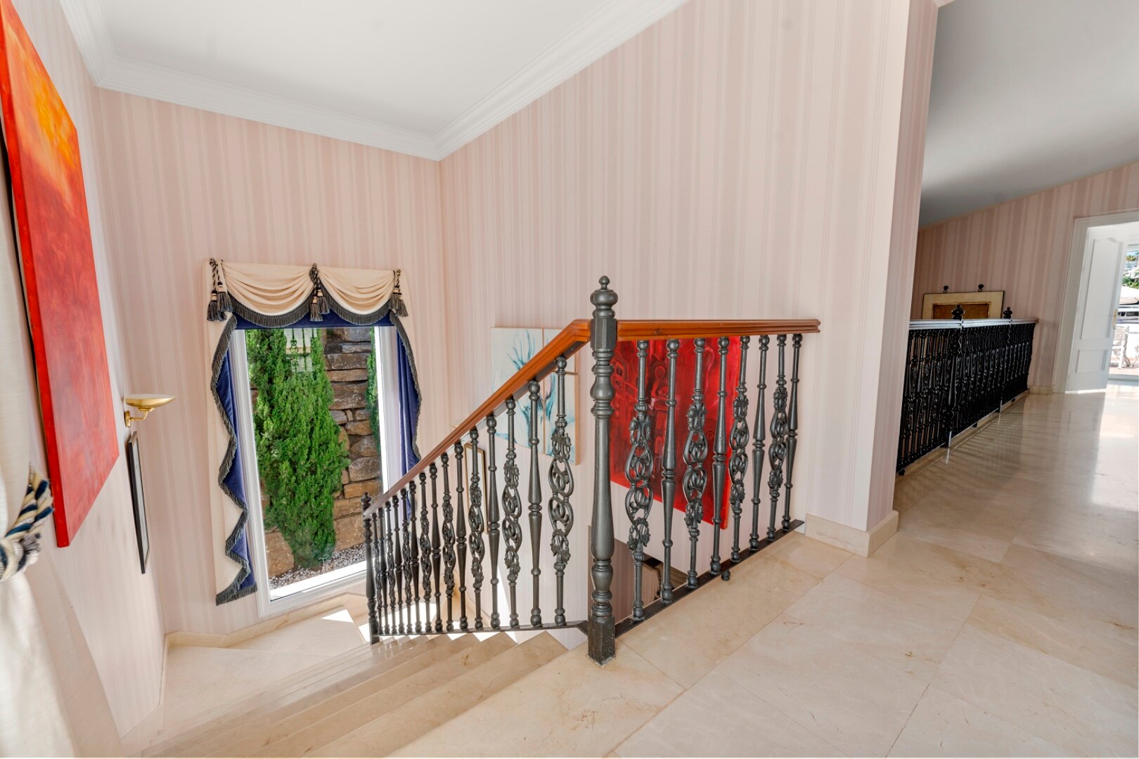 Aristocratic and elegant 5 bedroom residence in Benahavis sits luxuriously alongside golf course