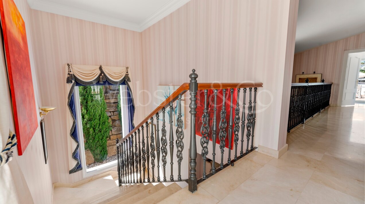 Villa Alto - Prestigious Home in El Herrojo