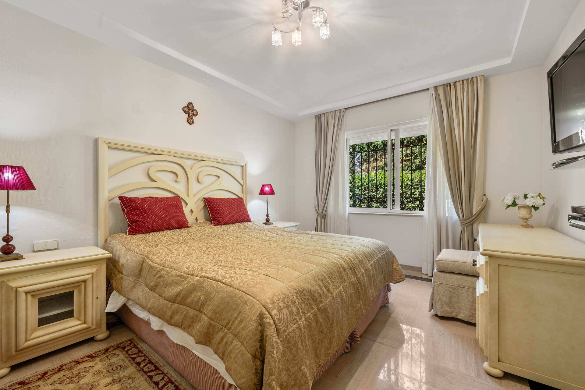 Dynamic 9 bedroom residence takes its beachfront position elegantly on the New Golden Mile