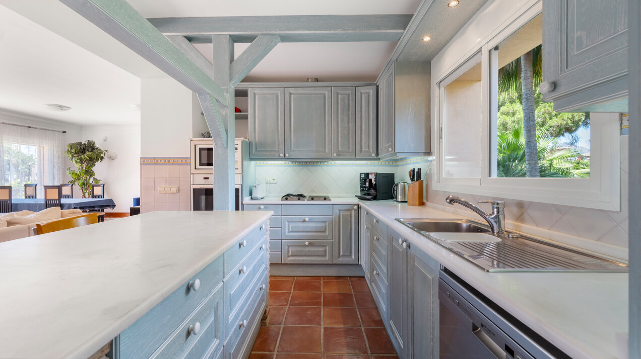 Dynamic 9 bedroom residence takes its beachfront position elegantly on the New Golden Mile