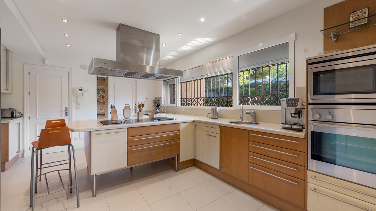 Dynamic 9 bedroom residence takes its beachfront position elegantly on the New Golden Mile