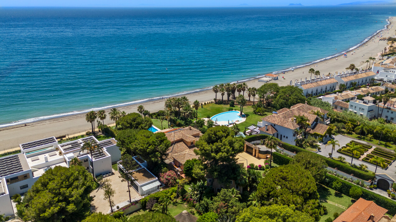 Dynamic 9 bedroom residence takes its beachfront position elegantly on the New Golden Mile