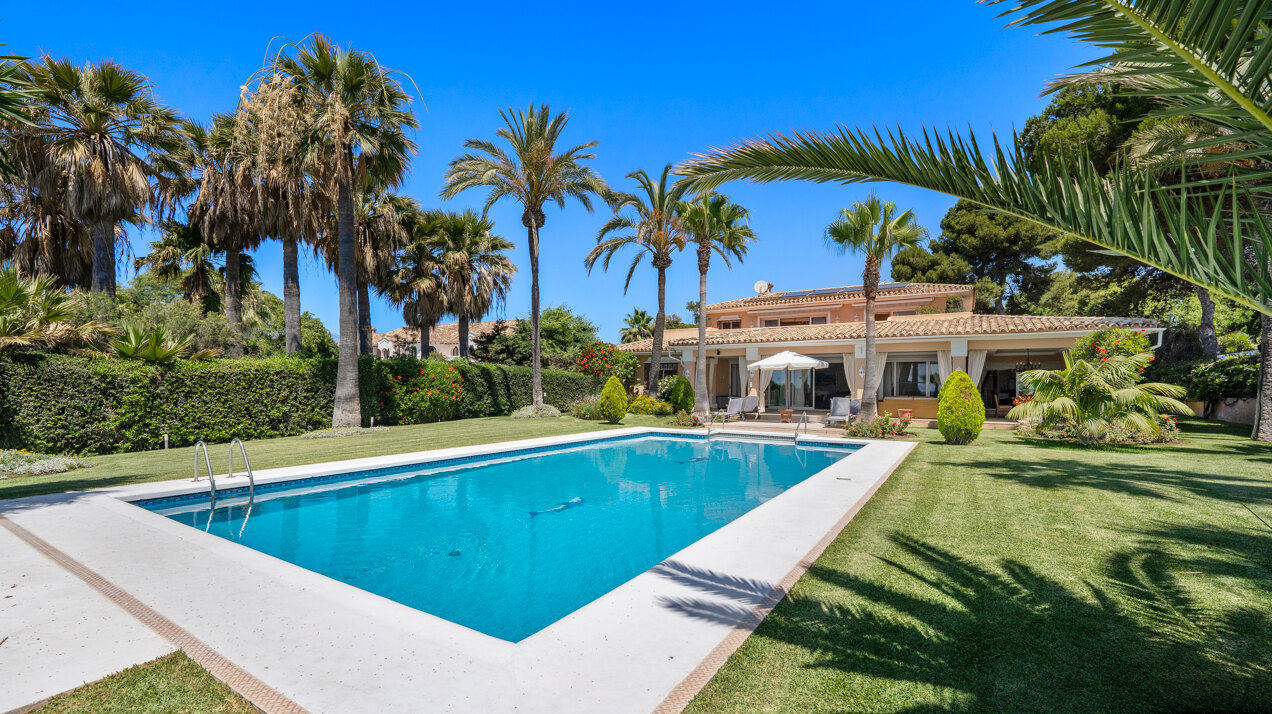 Dynamic 9 bedroom residence takes its beachfront position elegantly on the New Golden Mile