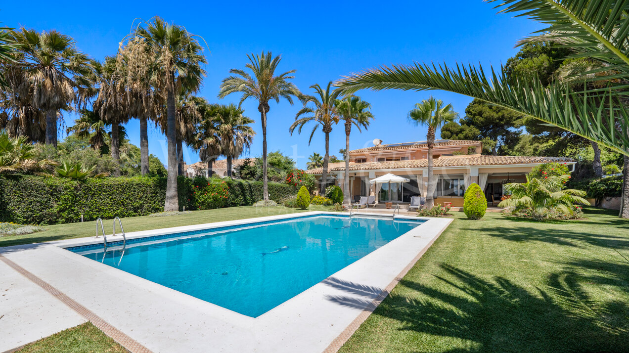 Villa Serena - Regal Luxury in Benamara