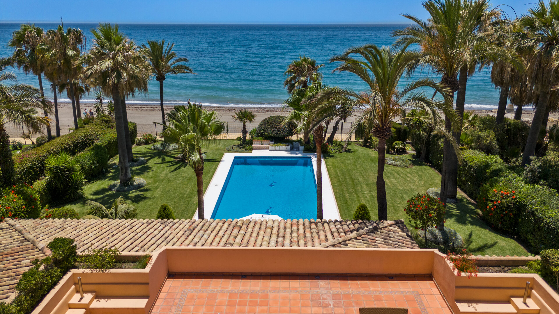 Dynamic 9 bedroom residence takes its beachfront position elegantly on the New Golden Mile