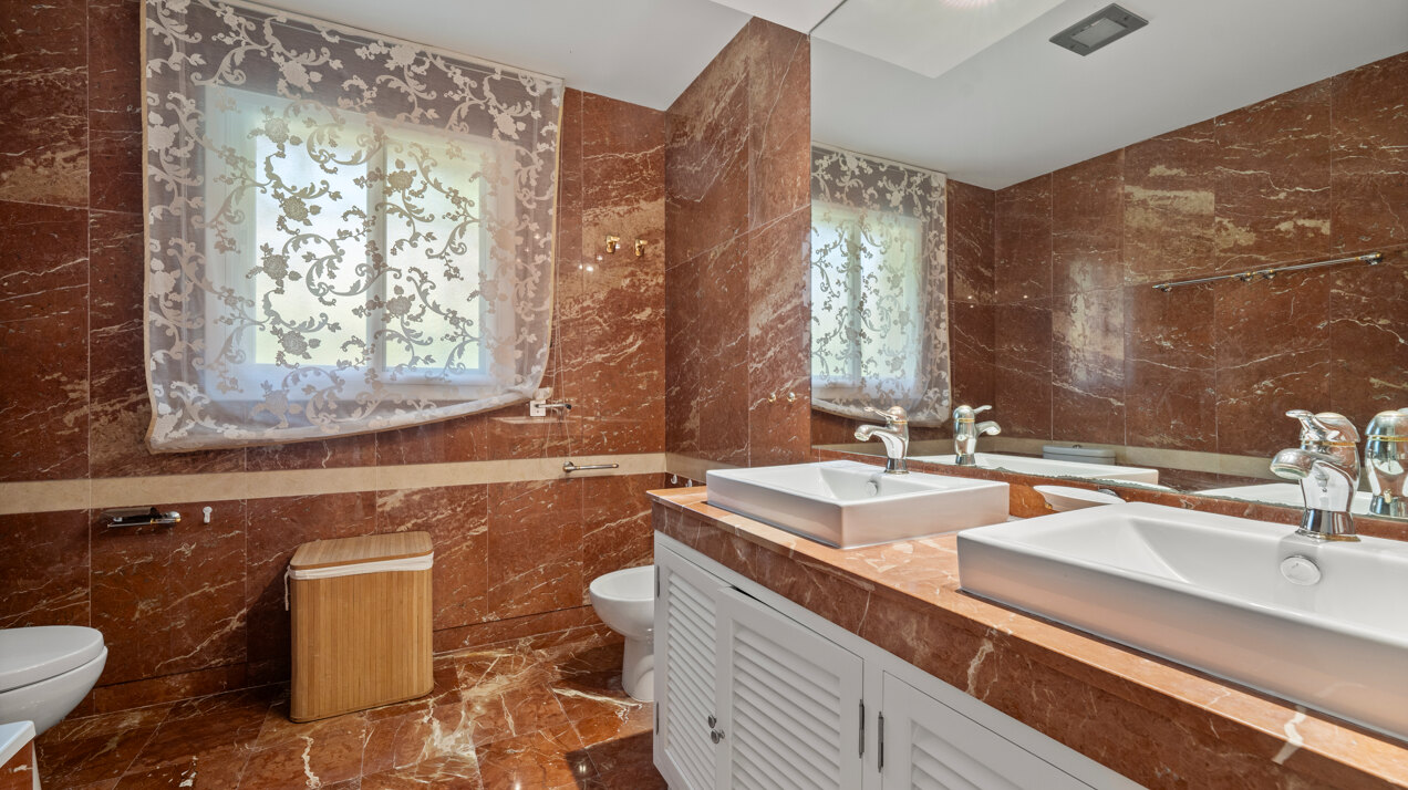 Dynamic 9 bedroom residence takes its beachfront position elegantly on the New Golden Mile