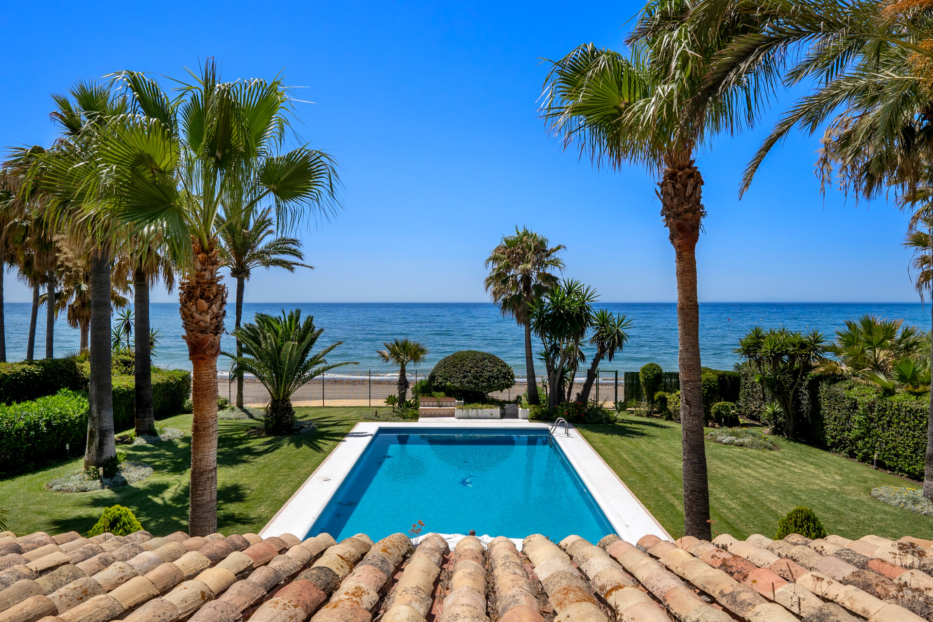 Dynamic 9 bedroom residence takes its beachfront position elegantly on the New Golden Mile