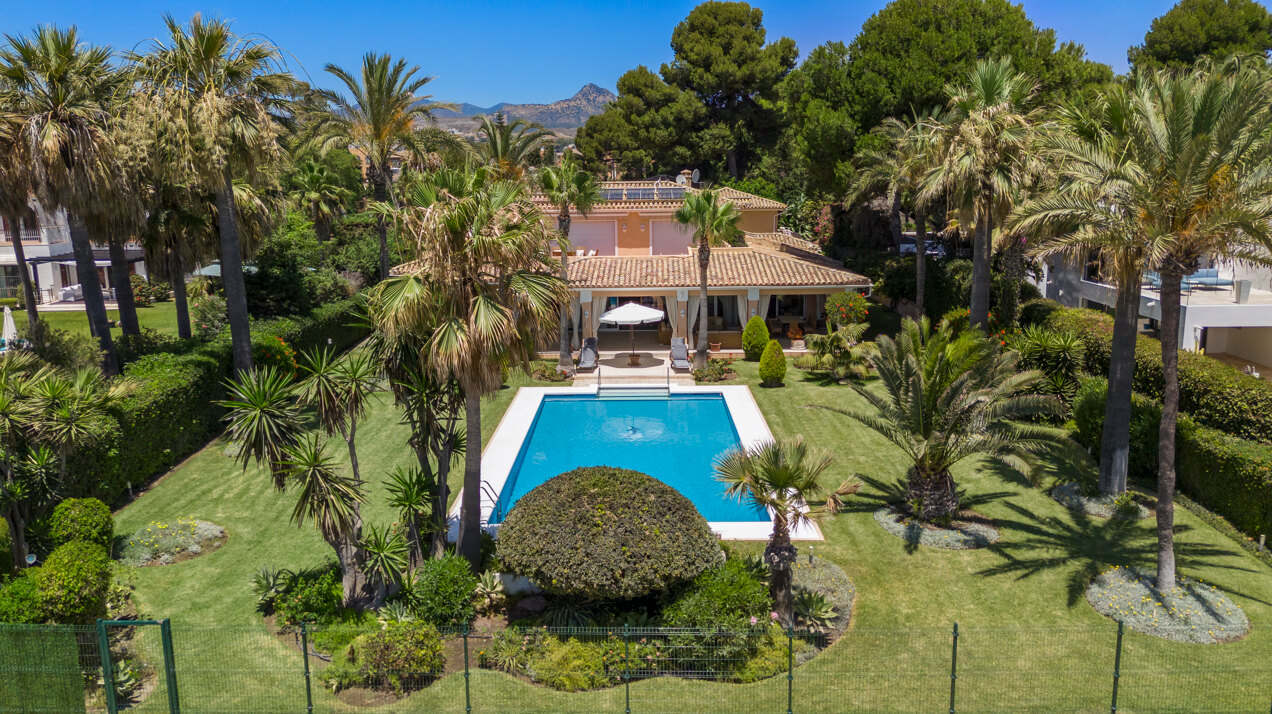 Dynamic 9 bedroom residence takes its beachfront position elegantly on the New Golden Mile