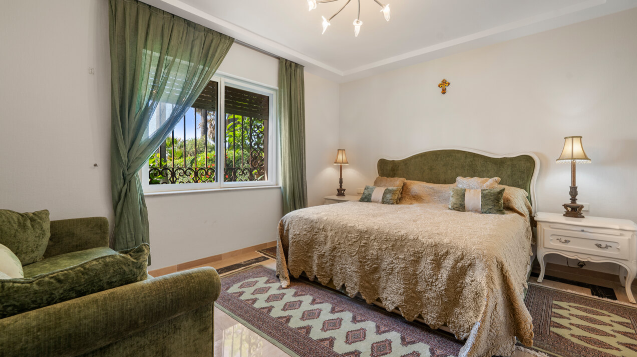 Dynamic 9 bedroom residence takes its beachfront position elegantly on the New Golden Mile