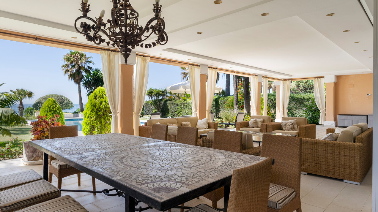 Dynamic 9 bedroom residence takes its beachfront position elegantly on the New Golden Mile