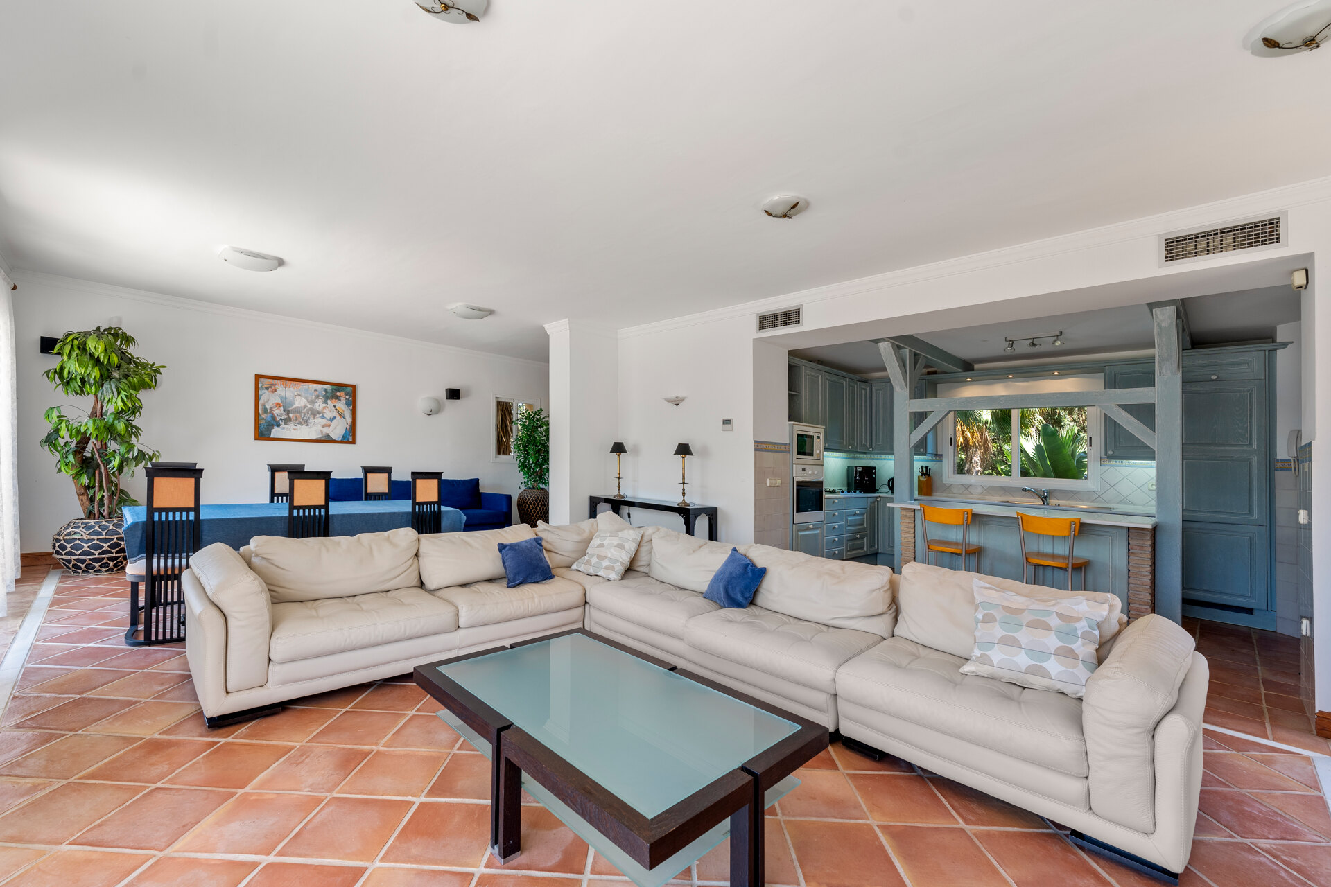 Dynamic 9 bedroom residence takes its beachfront position elegantly on the New Golden Mile