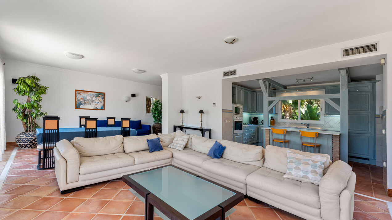Dynamic 9 bedroom residence takes its beachfront position elegantly on the New Golden Mile
