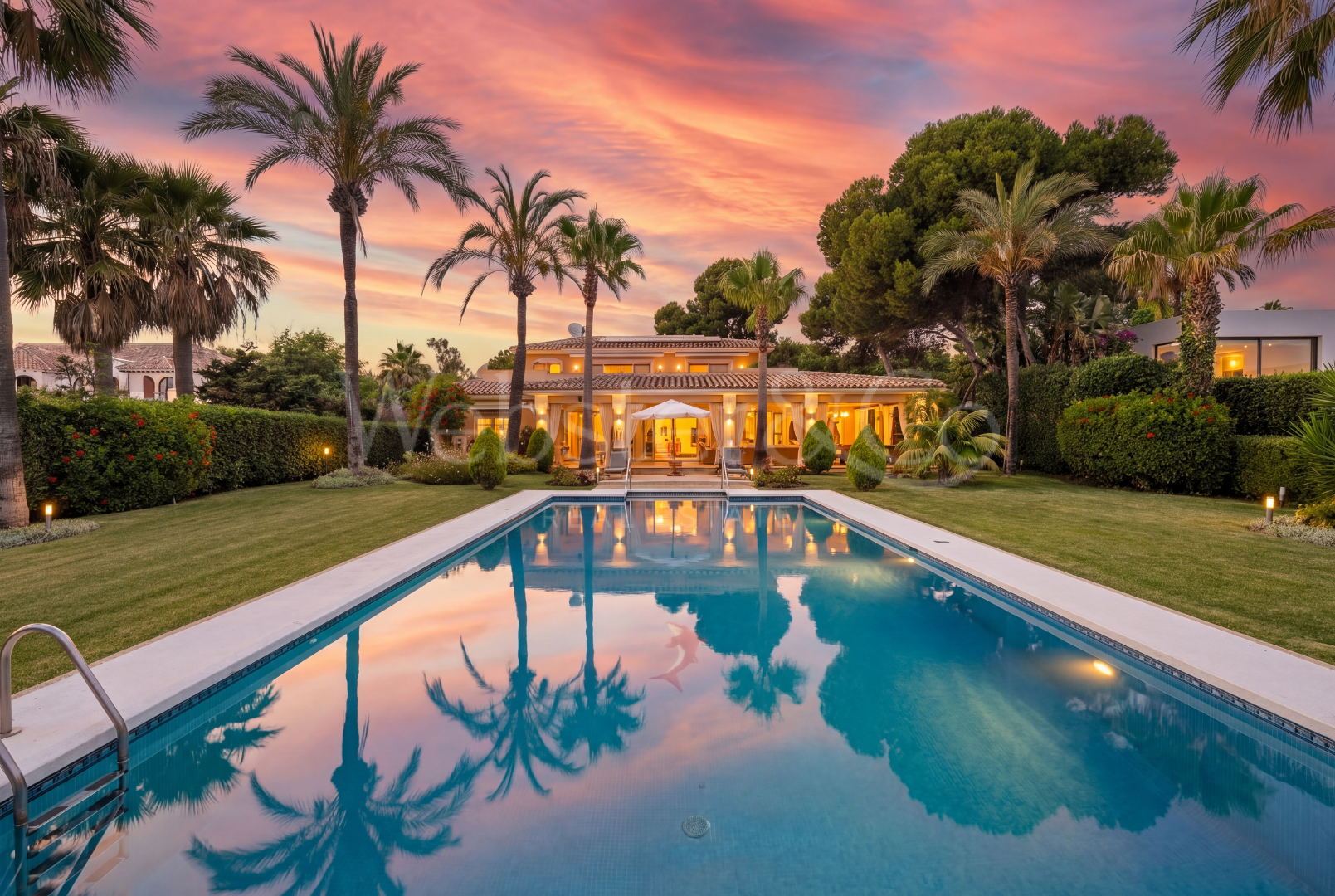 Villa Serena - Regal Luxury in Benamara