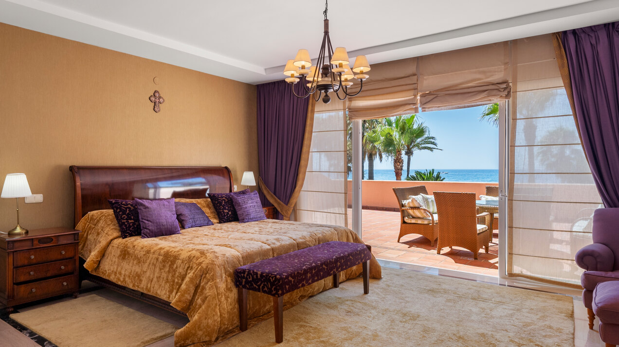 Dynamic 9 bedroom residence takes its beachfront position elegantly on the New Golden Mile