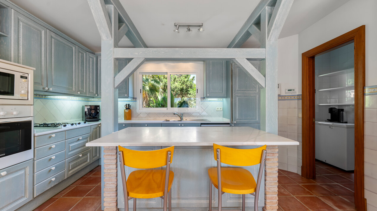 Dynamic 9 bedroom residence takes its beachfront position elegantly on the New Golden Mile