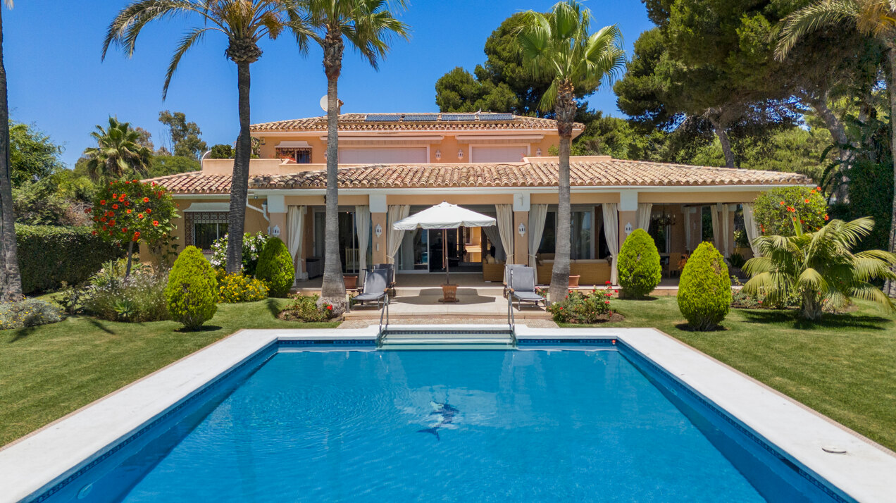 Dynamic 9 bedroom residence takes its beachfront position elegantly on the New Golden Mile