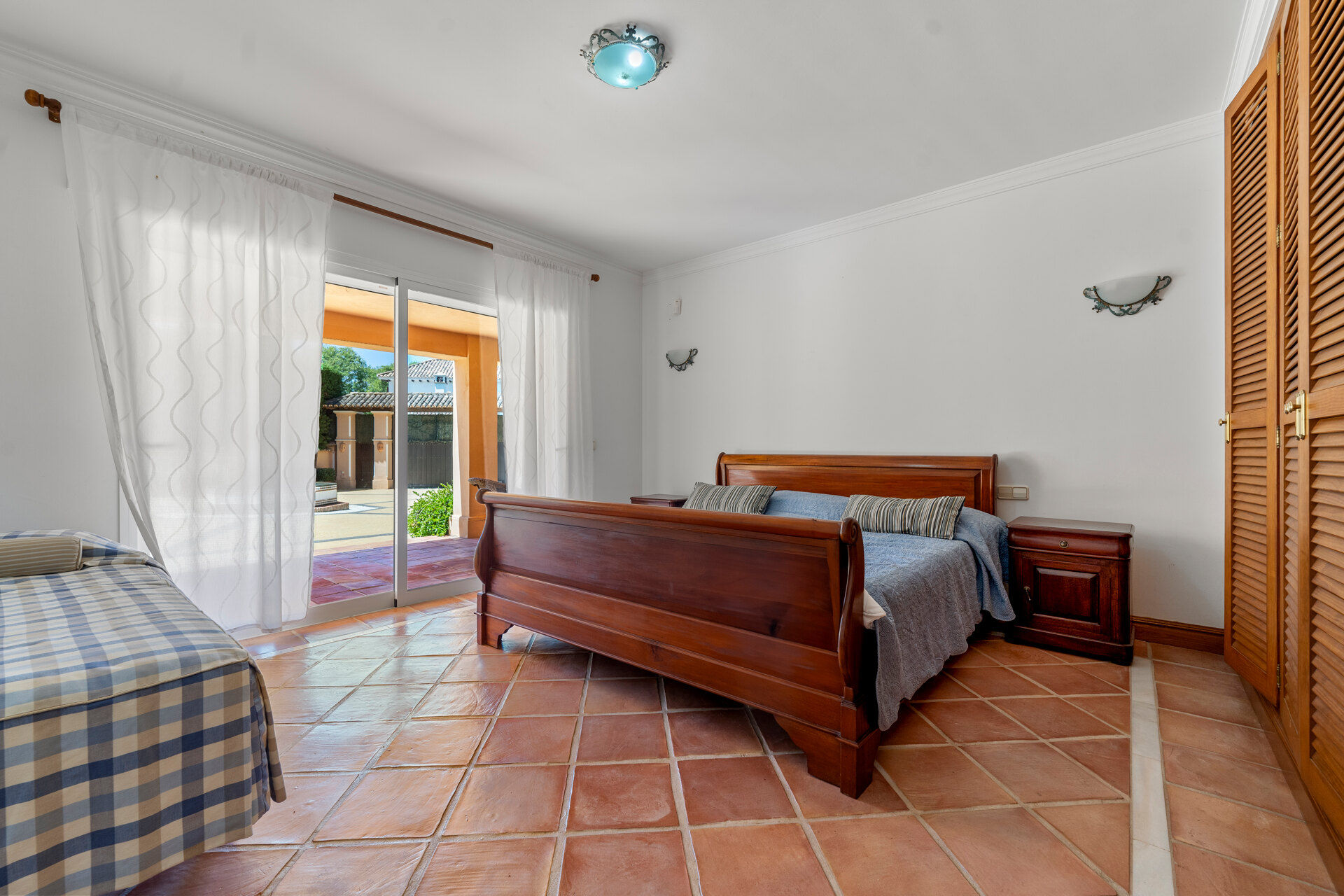 Dynamic 9 bedroom residence takes its beachfront position elegantly on the New Golden Mile