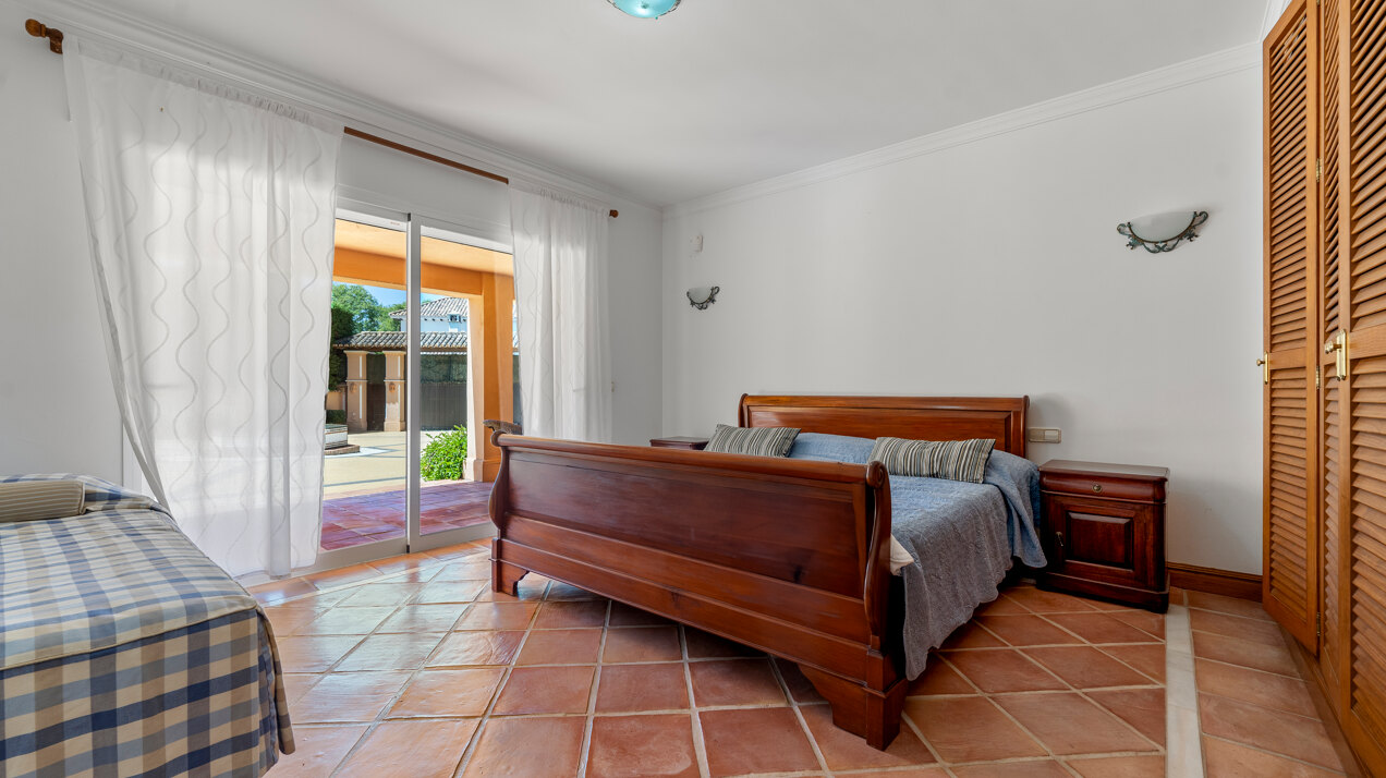 Dynamic 9 bedroom residence takes its beachfront position elegantly on the New Golden Mile