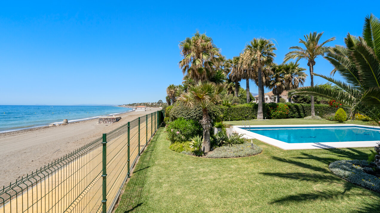 Dynamic 9 bedroom residence takes its beachfront position elegantly on the New Golden Mile