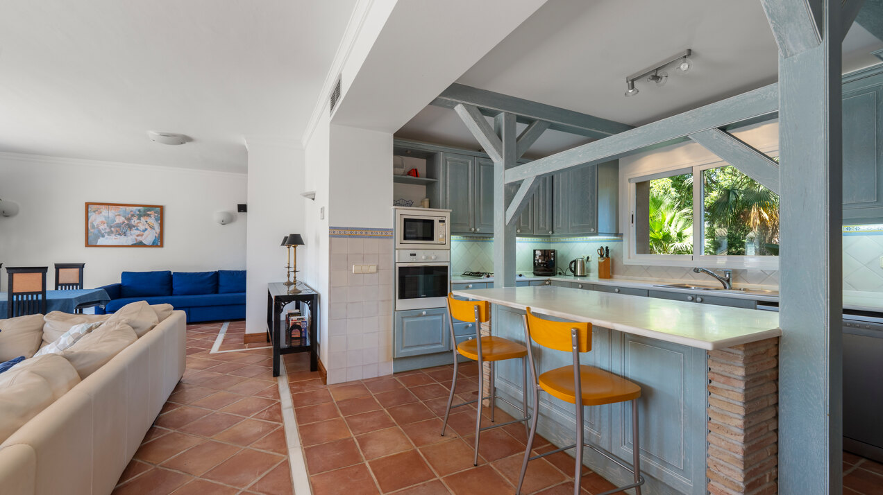 Dynamic 9 bedroom residence takes its beachfront position elegantly on the New Golden Mile