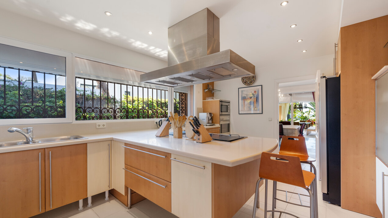 Dynamic 9 bedroom residence takes its beachfront position elegantly on the New Golden Mile