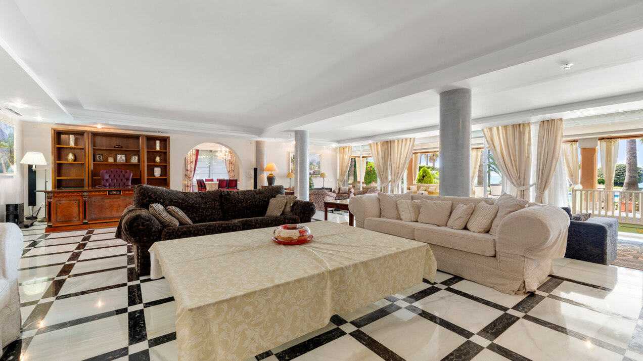 Dynamic 9 bedroom residence takes its beachfront position elegantly on the New Golden Mile
