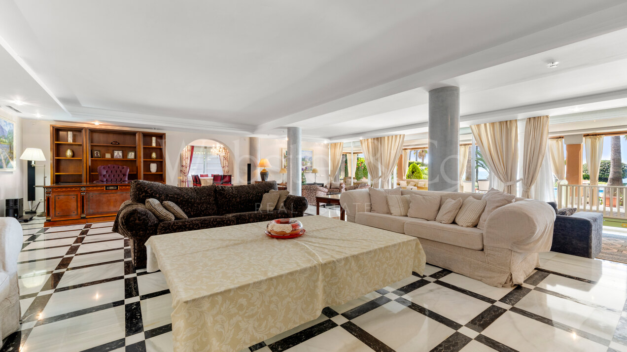 Villa Serena - Regal Luxury in Benamara