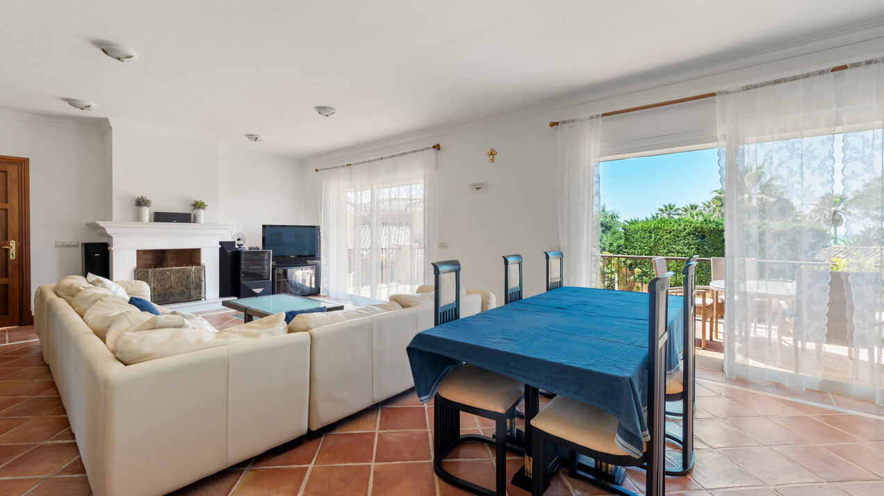 Dynamic 9 bedroom residence takes its beachfront position elegantly on the New Golden Mile