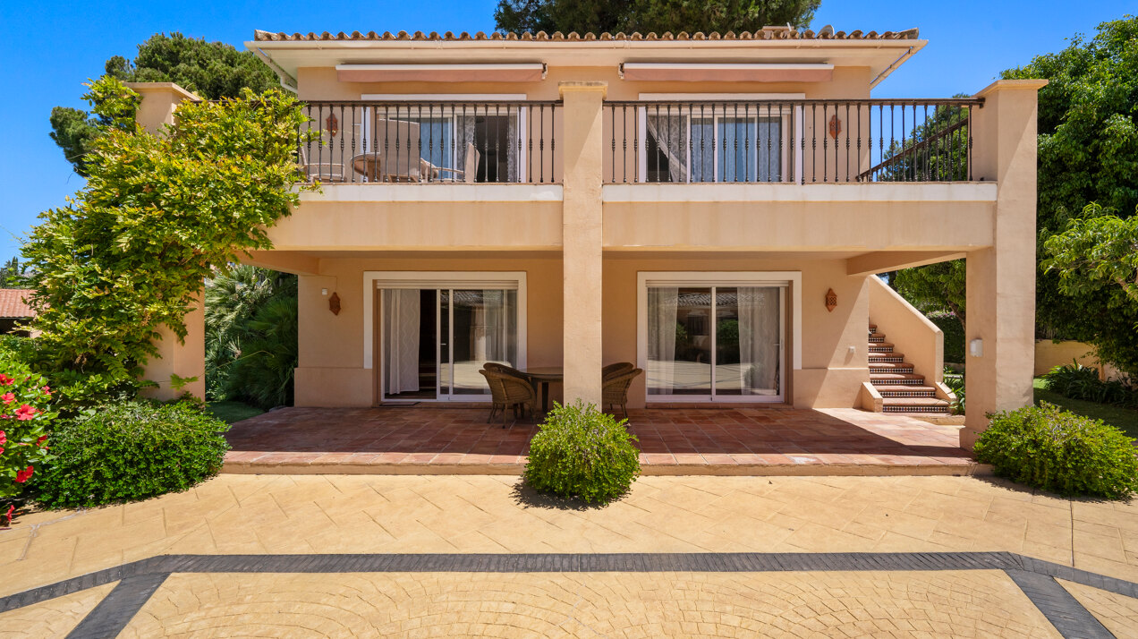 Dynamic 9 bedroom residence takes its beachfront position elegantly on the New Golden Mile