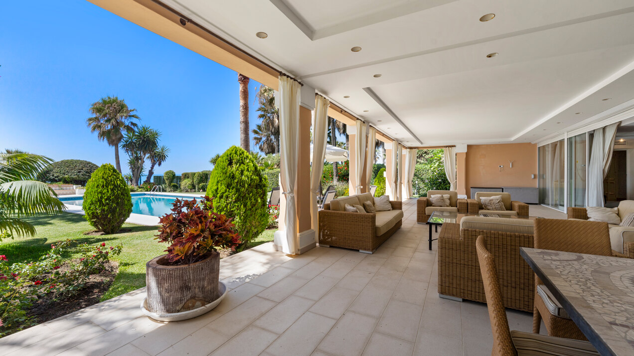 Dynamic 9 bedroom residence takes its beachfront position elegantly on the New Golden Mile