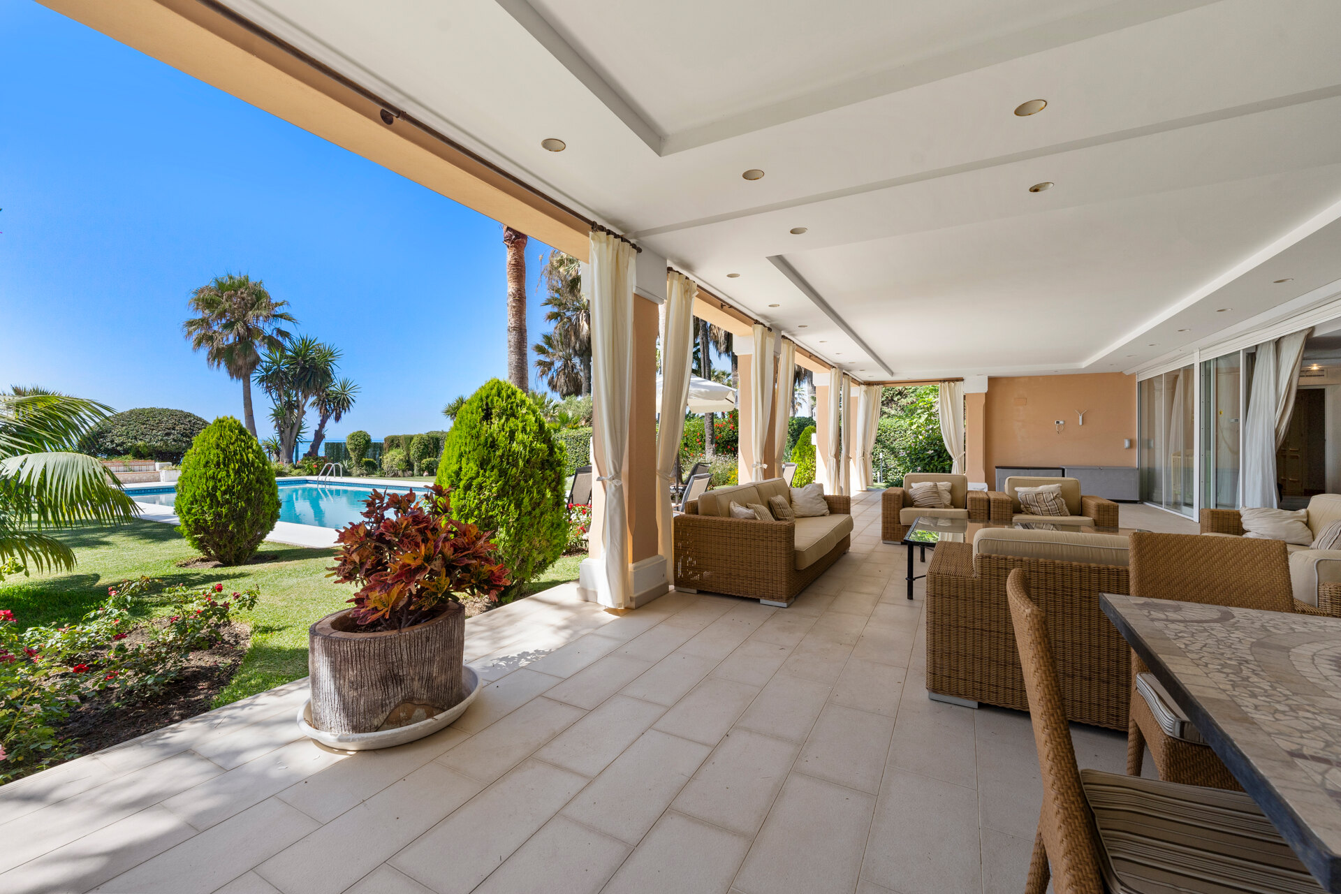 Dynamic 9 bedroom residence takes its beachfront position elegantly on the New Golden Mile