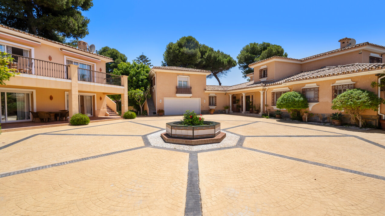 Dynamic 9 bedroom residence takes its beachfront position elegantly on the New Golden Mile