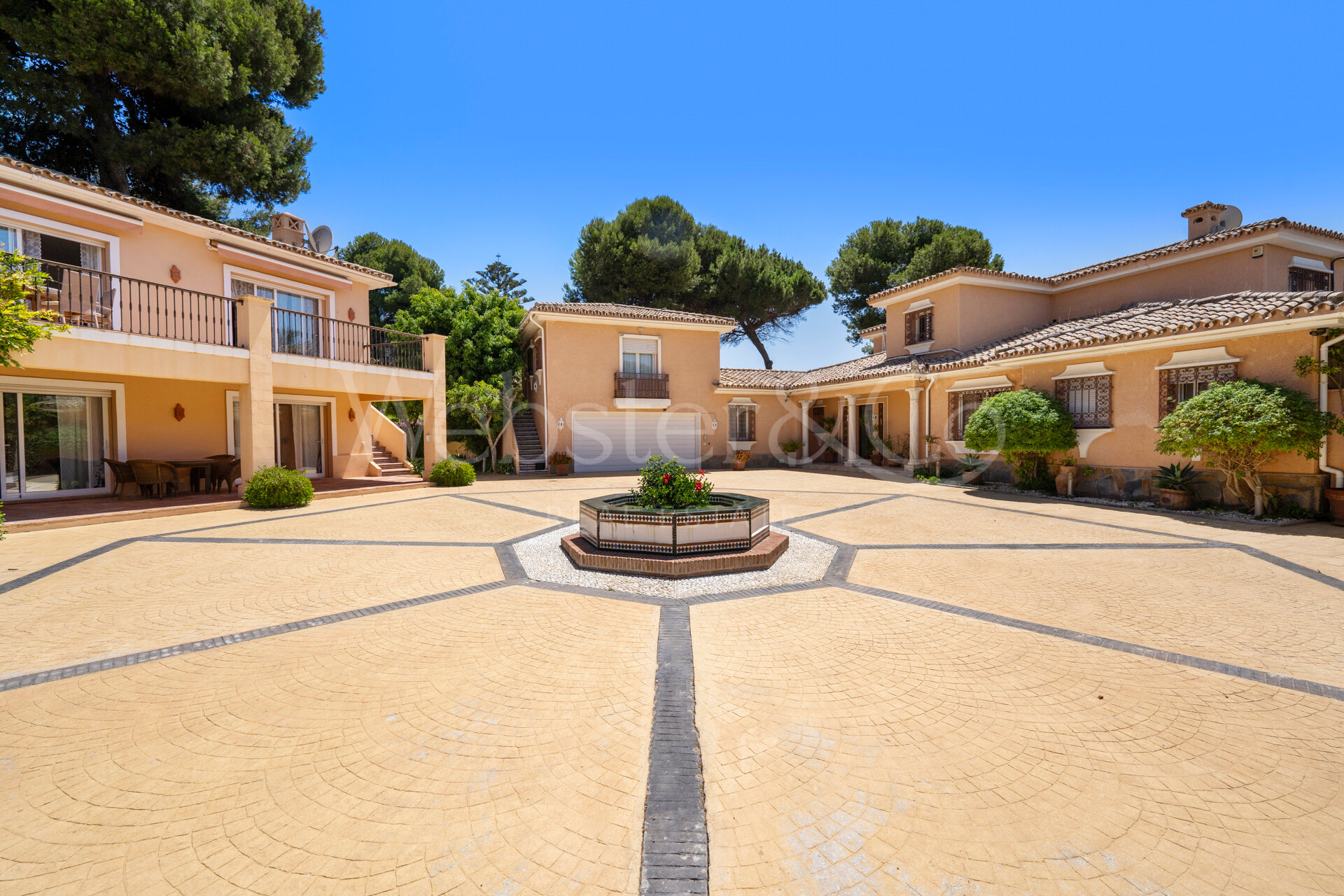 Villa Serena - Regal Luxury in Benamara