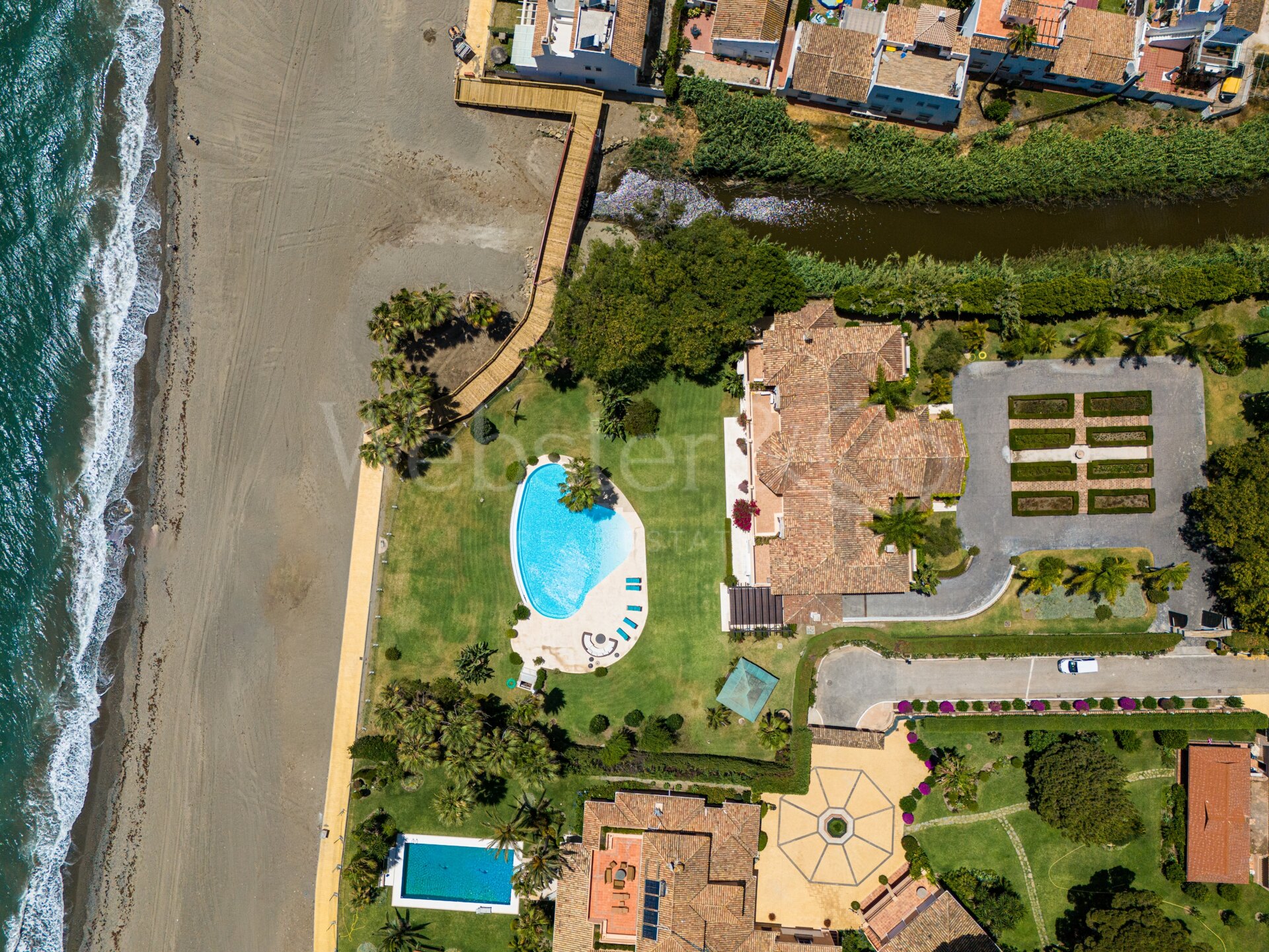 Villa Alcazar - Grand Beachfront Home, Estepona
