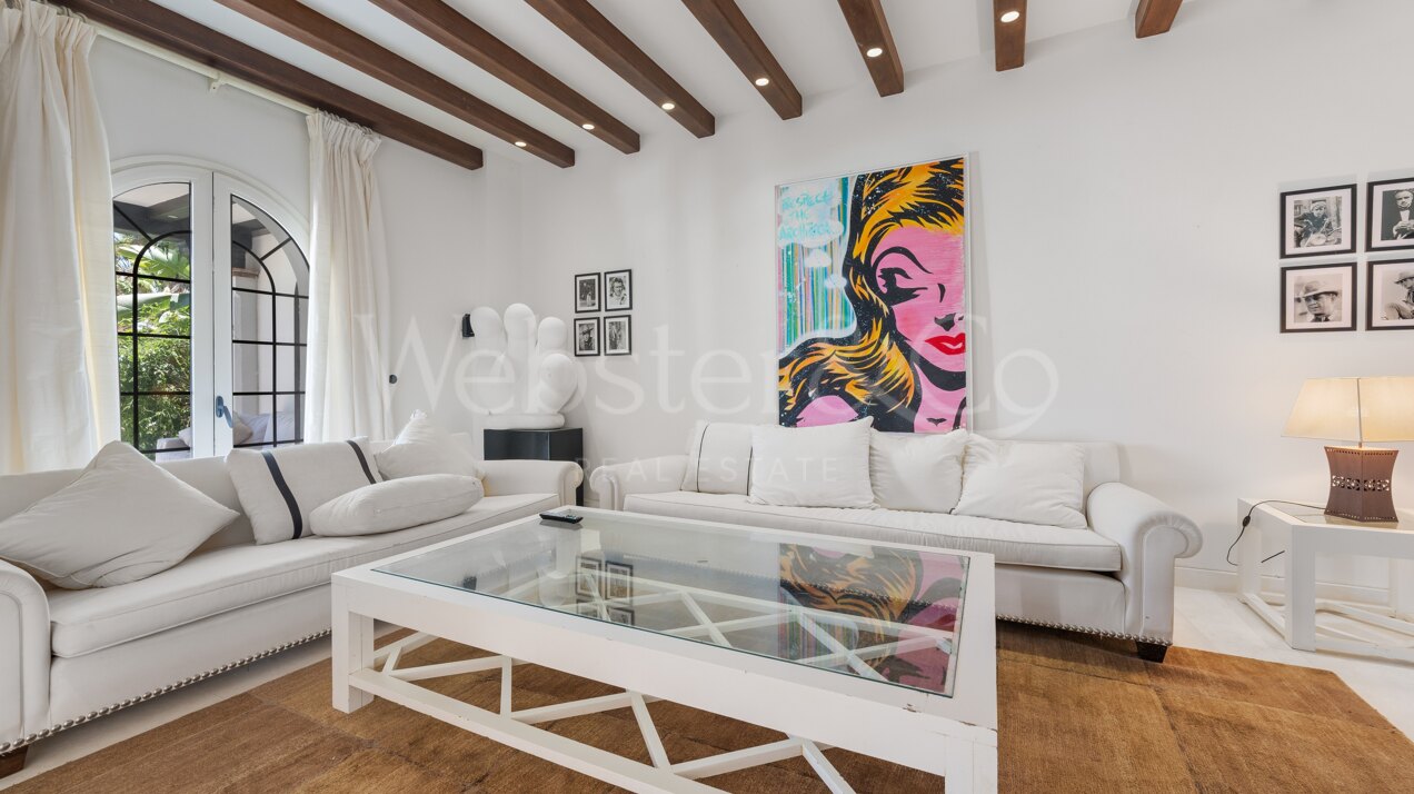 Villa Alcazar - Grand Beachfront Home, Estepona