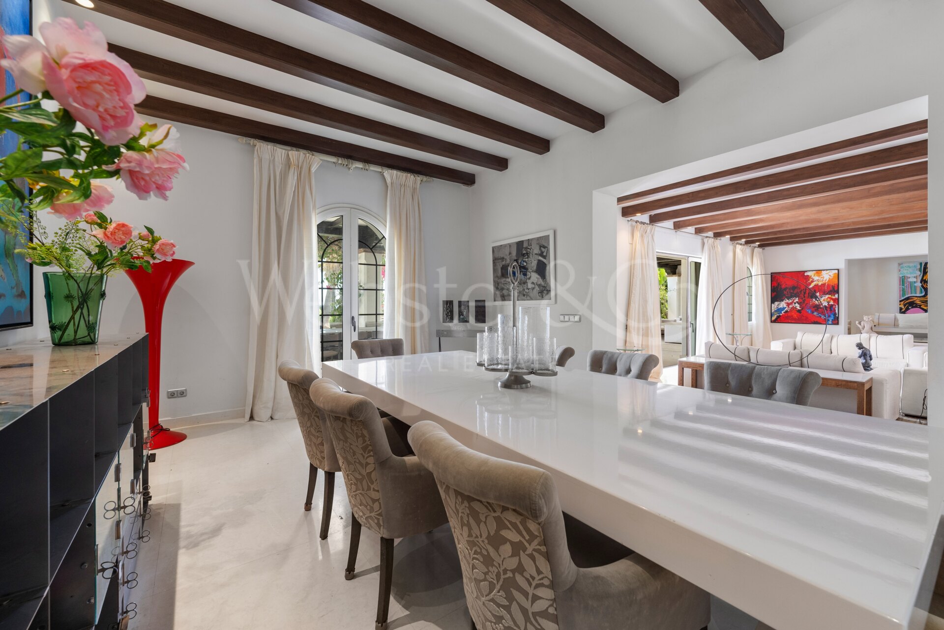 Villa Alcazar - Grand Beachfront Home, Estepona