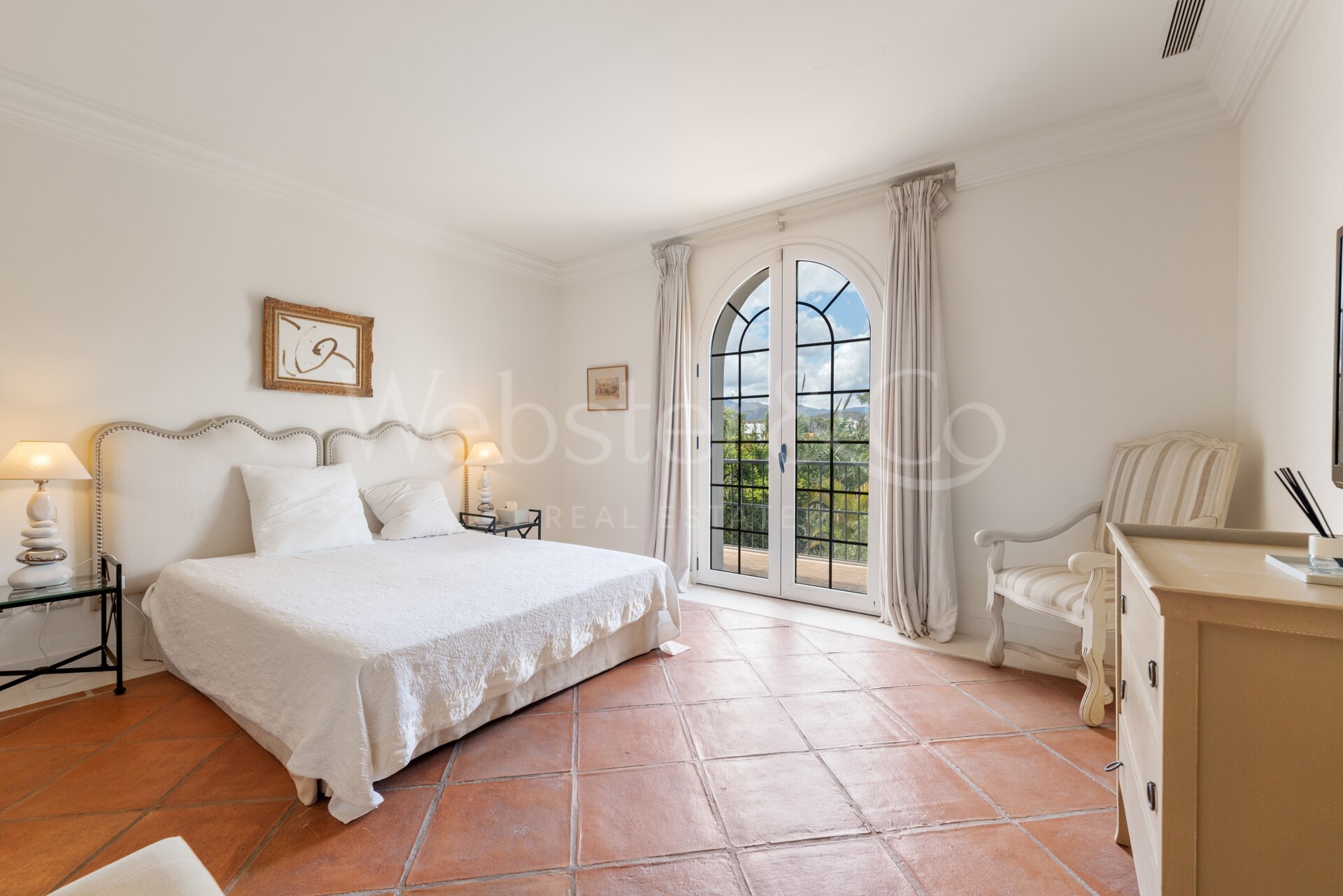 Villa Alcazar - Grand Beachfront Home, Estepona