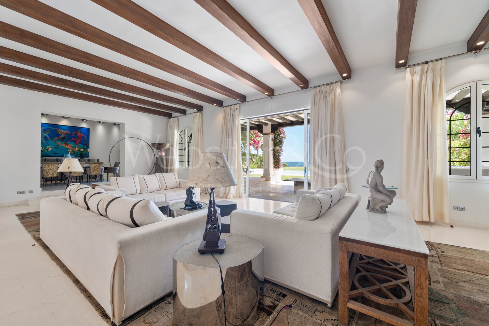 Villa Alcazar - Grand Beachfront Home, Estepona