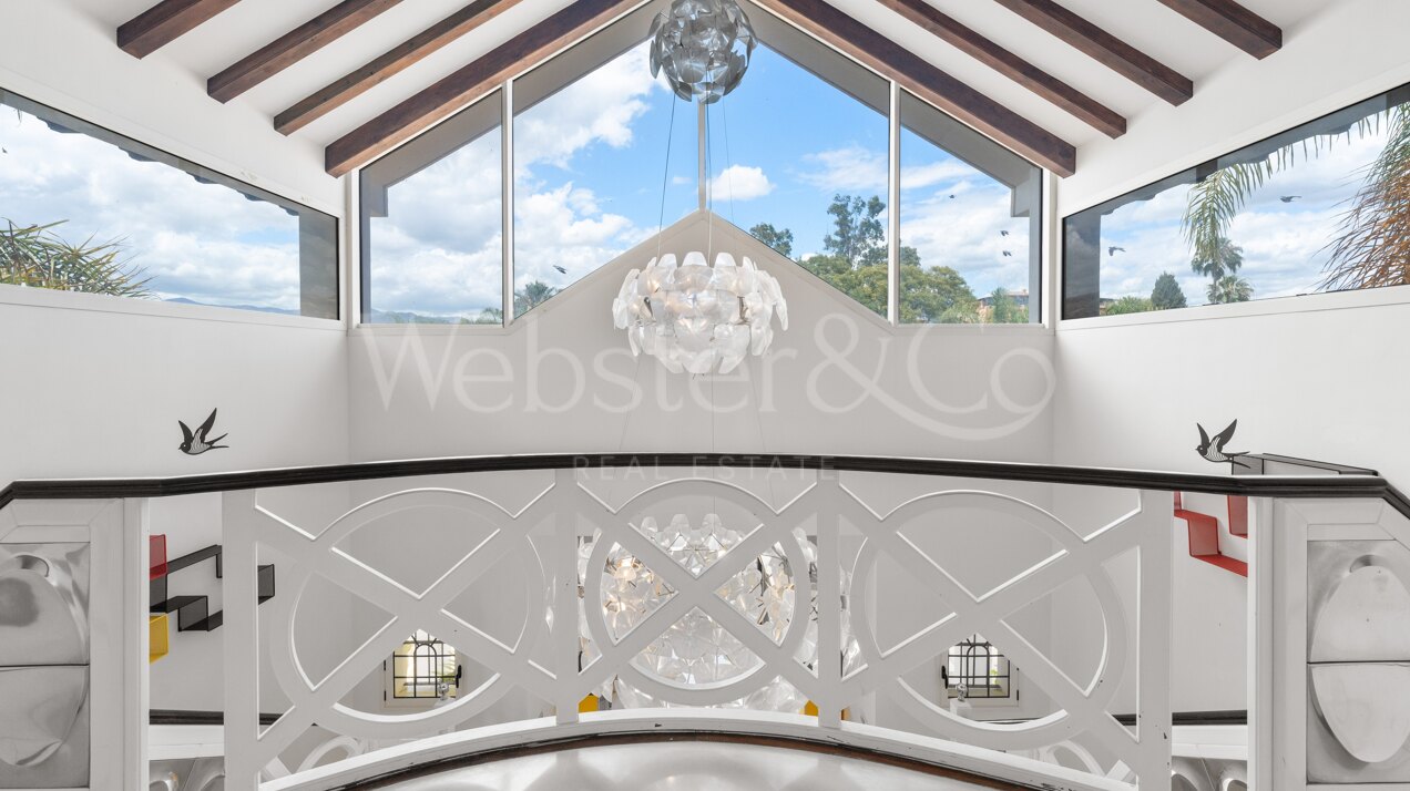 Villa Alcazar - Grand Beachfront Home, Estepona