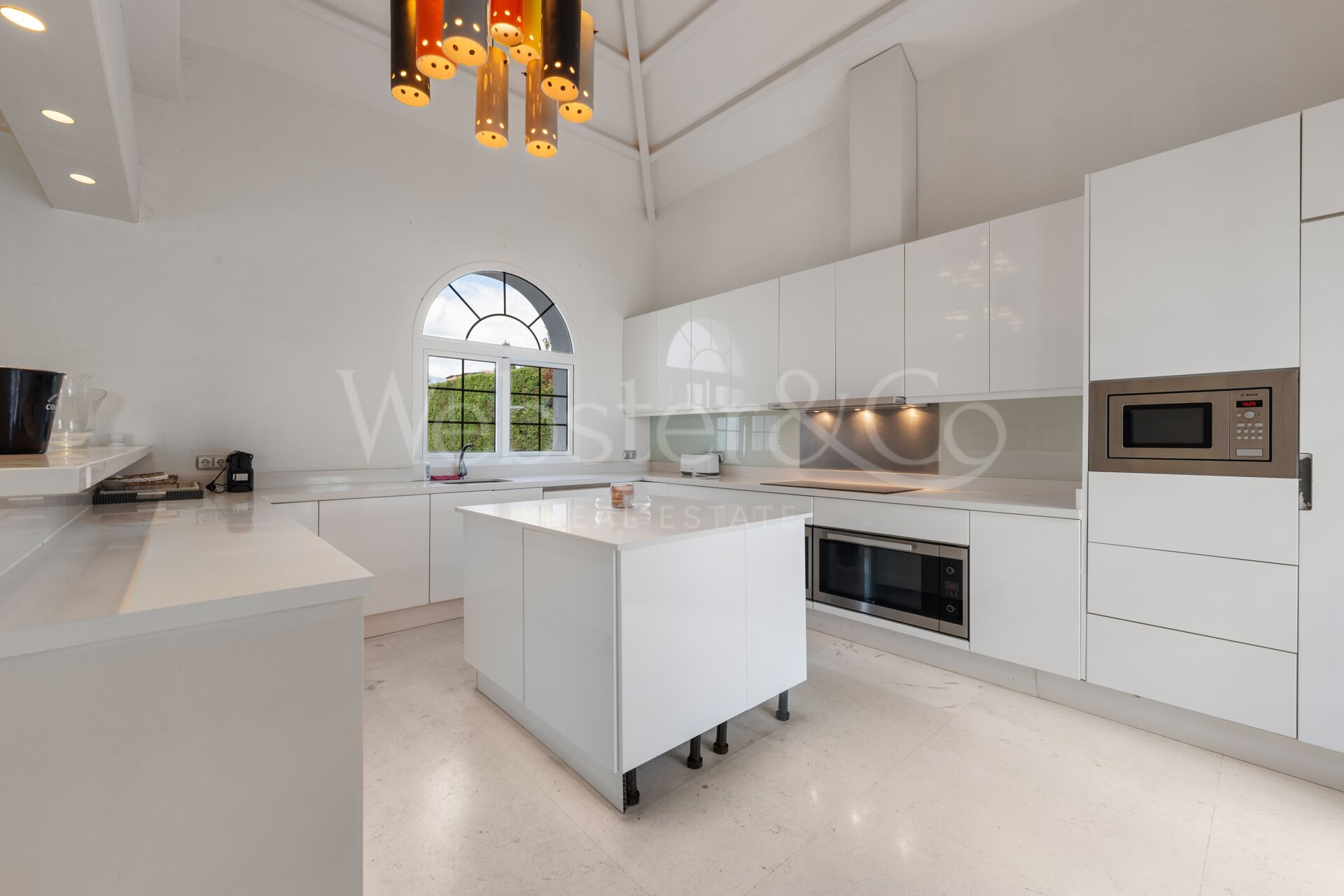 Villa Alcazar - Grand Beachfront Home, Estepona